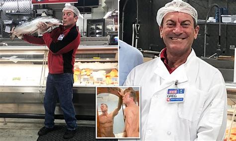 Retired porn star now works at a Texas seafood counter